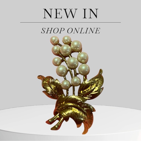 Elegant Gold Brooch Set with Pearls - Picture 6 of 14